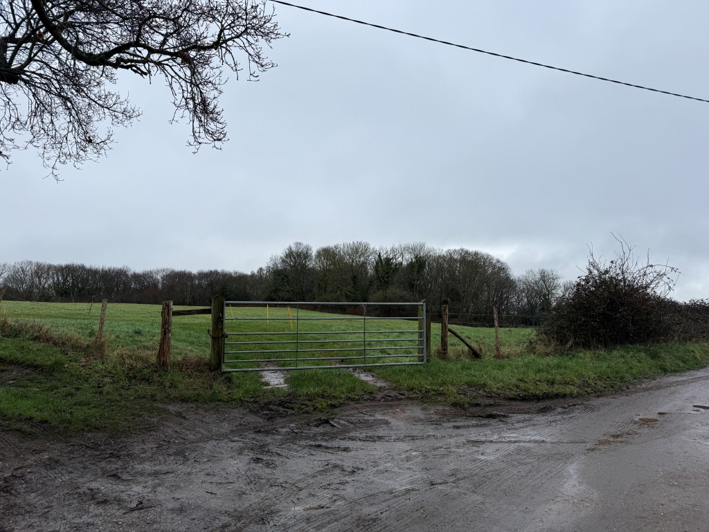 Lot: 89 - APPROXIMATELY 6.8 ACRES OF LAND WITH POTENTIAL - Gated entrance